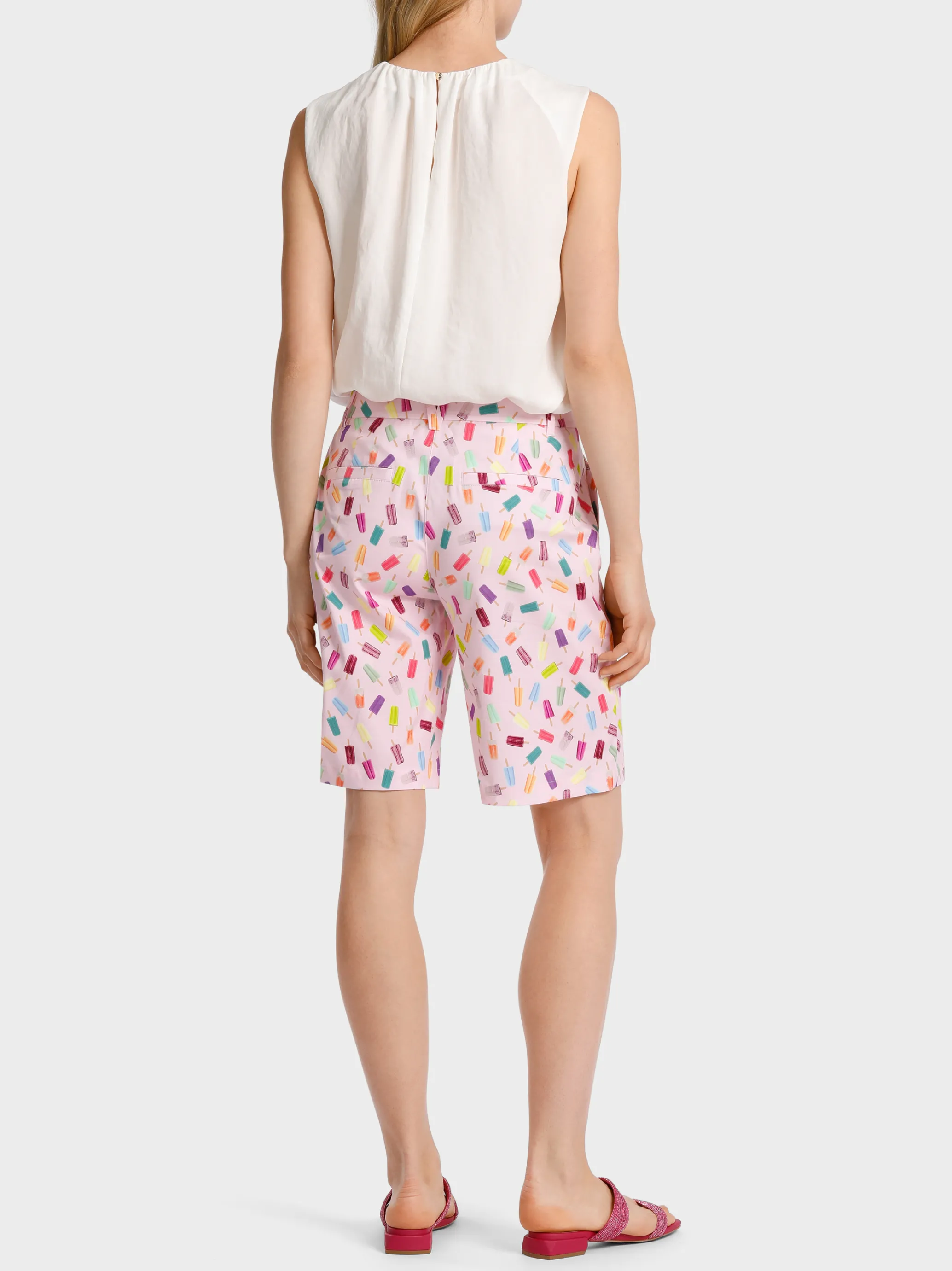 MODELL FINIKE – SHORTS IN POP-ART PRINT-Marc Cain Shop