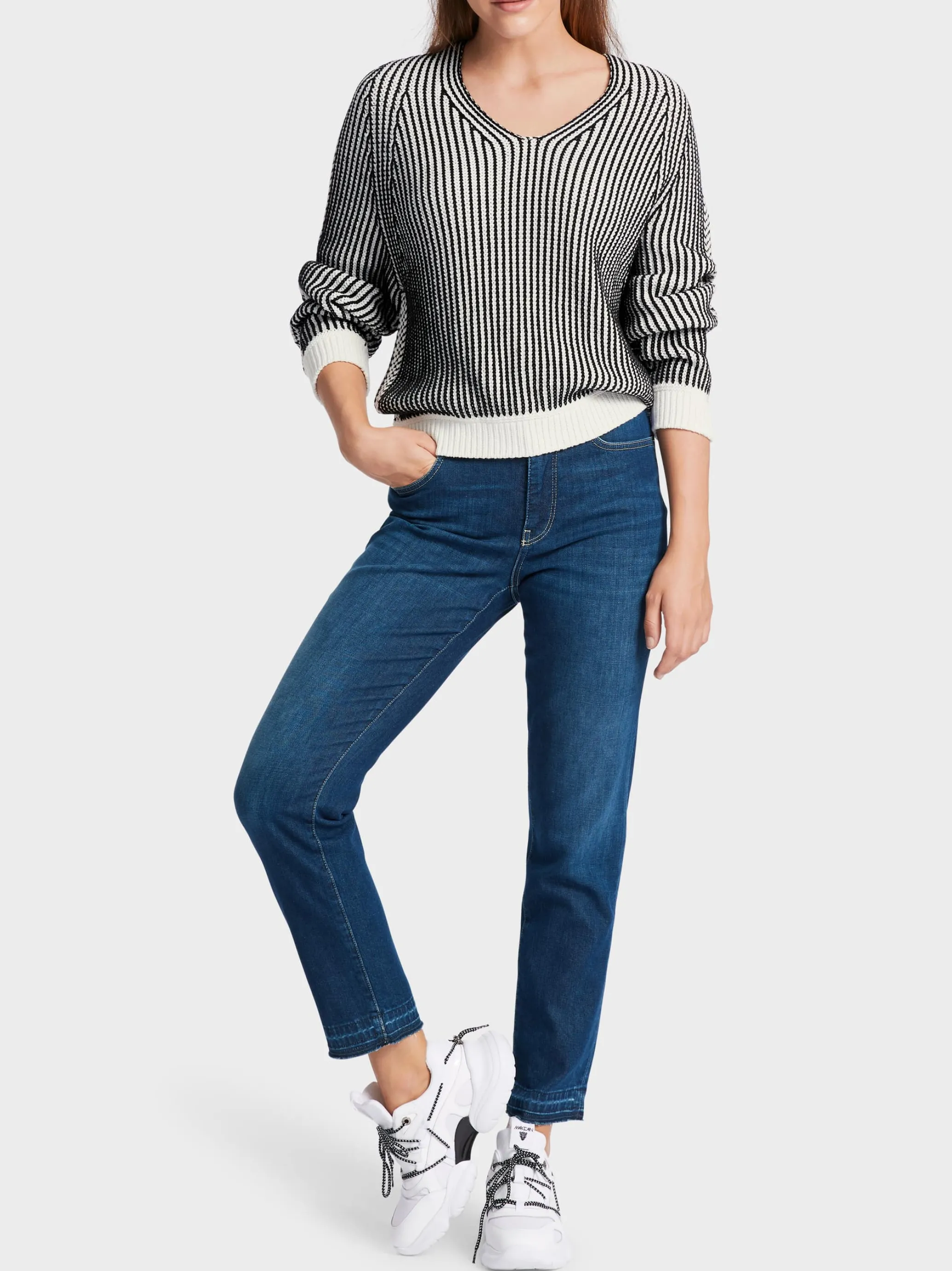 SWEATER MIT EGG SHAPE "RETHINK TOGETHER"-Marc Cain New